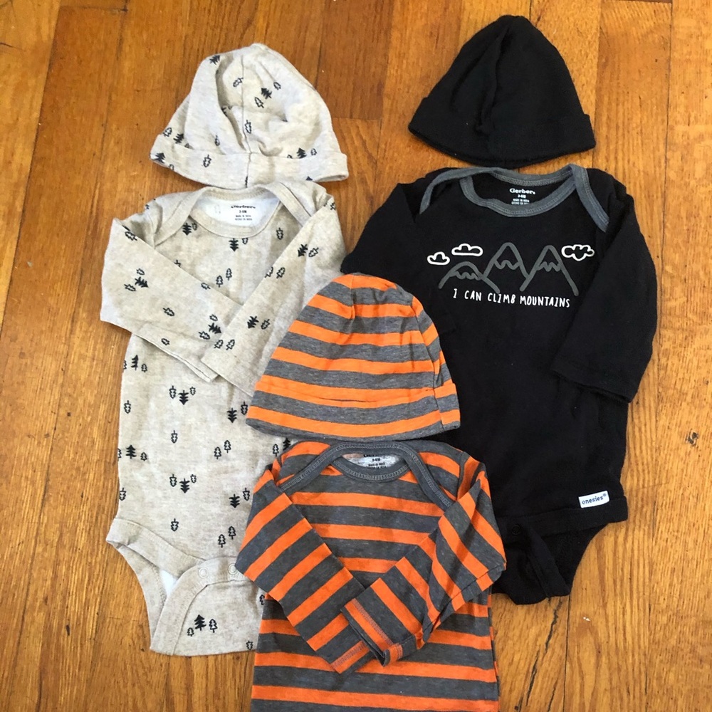 Bundle of long sleeve bodysuits & matching hats